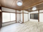 フローリングの部屋は清潔感があり、日々のお掃除も楽で助かりますね！