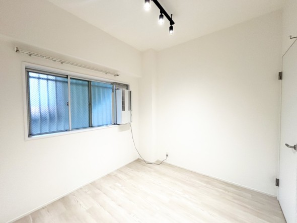 フローリングの部屋は清潔感があり、日々のお掃除も楽で助かりますね！