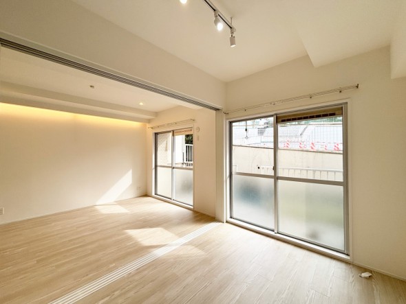 一日の疲れをいやしてくれる主寝室。時を忘れて過ごす場所として過ごせるお部屋です。