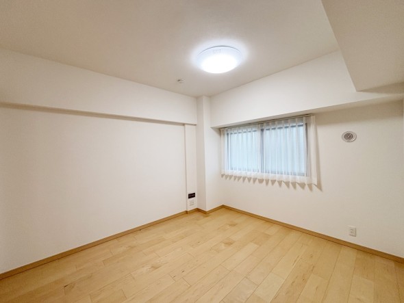 フローリングの部屋は清潔感があり、日々のお掃除も楽で助かりますね！