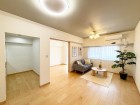 家族と過ごす時間を大切にしたい方にぴったりの明るくゆとりある住空間です。