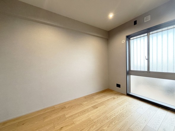 一日の疲れをいやしてくれる主寝室。時を忘れて過ごす場所として過ごせるお部屋です。