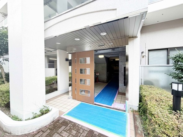 マンション外観。