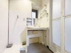 真っ白な洗面台で、気持ちの良い朝を迎えられそうです。
