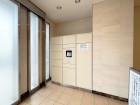 宅配ボックスがあるためご不在時であってもお帰りの際に大きな荷物をお受け取りいただけます。