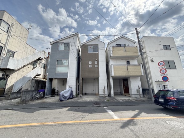 周辺は閑静な住宅街につき落ち着いた環境です。