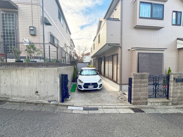 2台駐車可能なカースペース（車種による）