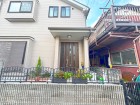 居住者の帰り、訪れる方を優しく迎え、やすらぎに満ちた生活空間を予感させる。健やかな暮らしを楽しめそう。