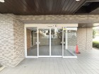 お客様をお迎えする玄関は落ち着いた雰囲気。帰り着くたびに洗練されたテイストの空間に迎えられ誇りと喜びを感じる玄関まわりです。