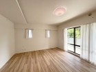 一日の疲れをいやしてくれる主寝室。時を忘れて過ごす場所として過ごせるお部屋です。