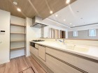 使い勝手の良い設備のキッチンで効率よくお料理もできます。