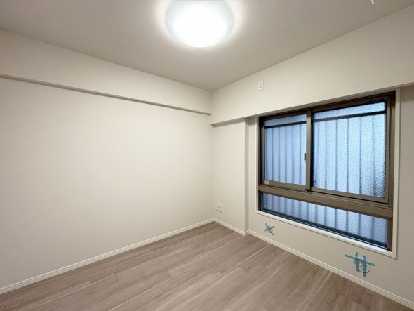一日の疲れをいやしてくれる主寝室。時を忘れて過ごす場所として過ごせるお部屋です。