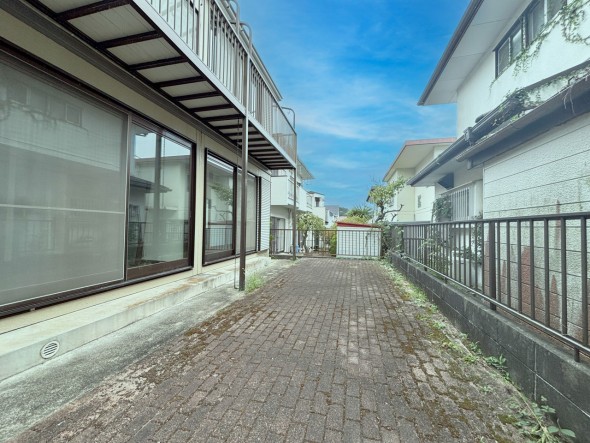 周辺は閑静な住宅街につき落ち着いた環境です。