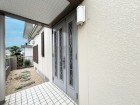 お客様をお迎えする玄関は落ち着いた雰囲気。