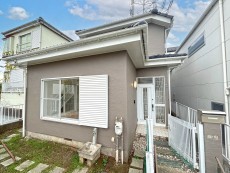 周辺は閑静な住宅街につき落ち着いた環境です。