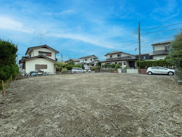 とても開放感ある土地です！日当たりの良さが外観からも伝わります！