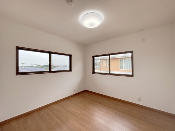 一日の疲れをいやしてくれる主寝室。時を忘れて過ごす場所として過ごせるお部屋です。