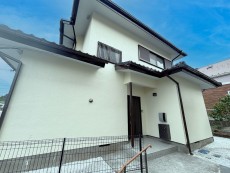 爽やかな青空の下に贅沢なほどに降り注ぐ陽光、豊かな居住性と、クオリティが見事に調和した住空間は、住まうことの喜びを感じさせてくれ