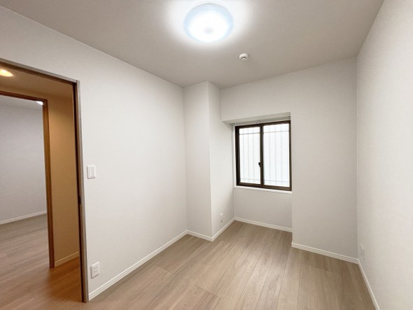 フローリングの部屋は清潔感があり、日々のお掃除も楽で助かります。