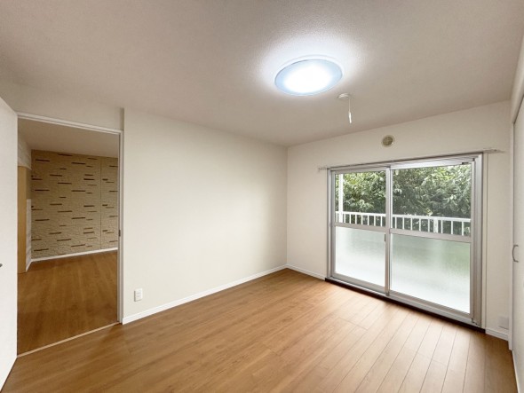 一日の疲れをいやしてくれる主寝室。時を忘れて過ごす場所として過ごせるお部屋です。