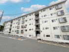 爽やかな青空の下に贅沢なほどに降り注ぐ陽光、豊かな居住性と、クオリティが見事に調和した住空間は、住まうことの喜びを感じさせてくれ