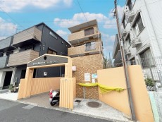 爽やかな青空の下に贅沢なほどに降り注ぐ陽光、豊かな居住性と、クオリティが見事に調和した住空間は、住まうことの喜びを感じさせてくれ