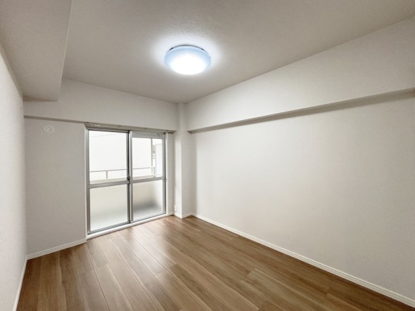 一日の疲れをいやしてくれる主寝室。時を忘れて過ごす場所として過ごせるお部屋です。