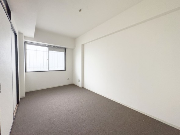 一日の疲れをいやしてくれる主寝室。時を忘れて過ごす場所として過ごせるお部屋です。