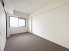一日の疲れをいやしてくれる主寝室。時を忘れて過ごす場所として過ごせるお部屋です。