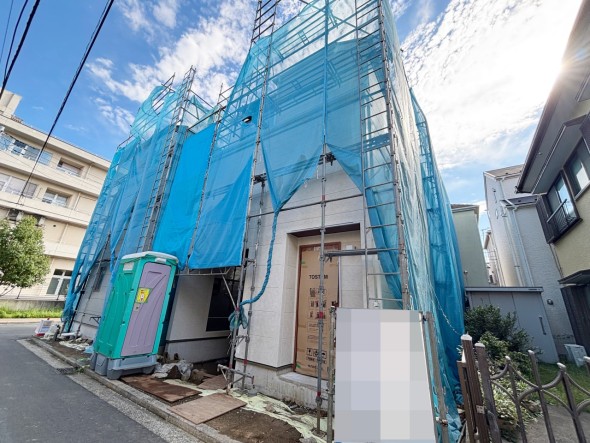 爽やかな青空の下に贅沢なほどに降り注ぐ陽光、豊かな居住性と、クオリティが見事に調和した住空間は、住まうことの喜びを感じさせてくれ