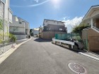 整備された前面道路です。