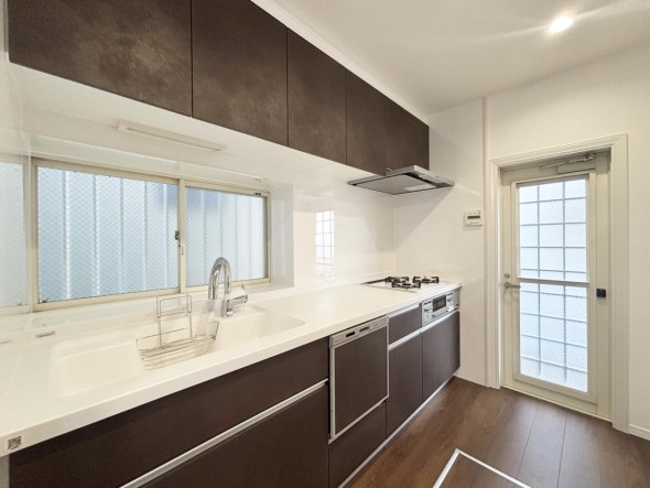 使い勝手の良い設備のキッチンで効率よくお料理もできます。