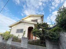 爽やかな青空の下に贅沢なほどに降り注ぐ陽光、豊かな居住性と、クオリティが見事に調和した住空間は、住まうことの喜びを感じさせてくれ