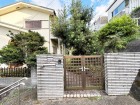 お客様をお迎えする玄関は落ち着いた雰囲気。