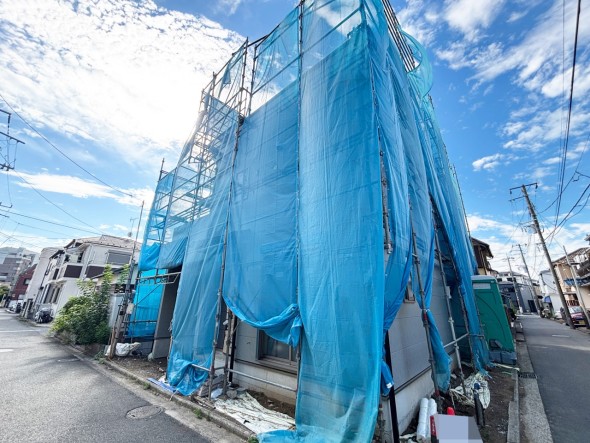 爽やかな青空の下に贅沢なほどに降り注ぐ陽光、豊かな居住性と、クオリティが見事に調和した住空間は、住まうことの喜びを感じさせてくれ