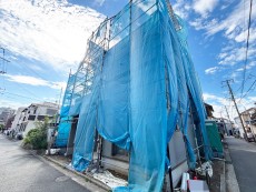 爽やかな青空の下に贅沢なほどに降り注ぐ陽光、豊かな居住性と、クオリティが見事に調和した住空間は、住まうことの喜びを感じさせてくれ