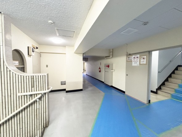お客様をお迎えする玄関は落ち着いた雰囲気。帰り着くたびに洗練されたテイストの空間に迎えられ誇りと喜びを感じる玄関まわりです。