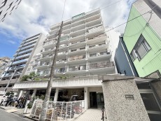爽やかな青空の下に贅沢なほどに降り注ぐ陽光、豊かな居住性と、クオリティが見事に調和した住空間は、住まうことの喜びを感じさせてくれ