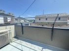 気持ちのいい空が見渡せる広いバルコニー。