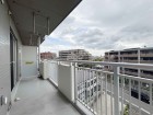 日差しの差し込むバルコニー