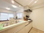 使い勝手の良い設備のキッチンで効率よくお料理もできます。