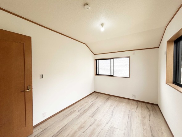 洋室6帖。一日の疲れをいやしてくれる主寝室。時を忘れて過ごす場所として過ごせるお部屋です。