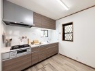 使い勝手の良い設備のキッチンで効率よくお料理もできます。
