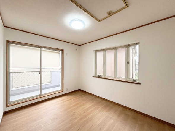 一日の疲れをいやしてくれる主寝室。時を忘れて過ごす場所として過ごせるお部屋です。