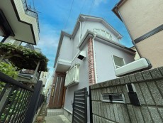爽やかな青空の下に贅沢なほどに降り注ぐ陽光、豊かな居住性と、クオリティが見事に調和した住空間は、住まうことの喜びを感じさせてくれ