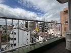 日差しの差し込むバルコニー