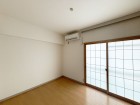 明るくあたたかな居室では、朝の目覚めも気持ちよく起きられます。