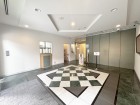 お迎えする玄関は落ち着いた雰囲気。帰り着くたびに洗練されたテイストの空間に迎えられ誇りと喜びを感じる玄関まわりです。