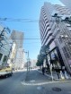 マンション外観。生活利便性に優れた立地環境。