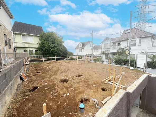 爽やかな青空の下に贅沢なほどに降り注ぐ陽光、豊かな居住性と、クオリティが見事に調和した住空間は、住まうことの喜びを感じさせてくれ